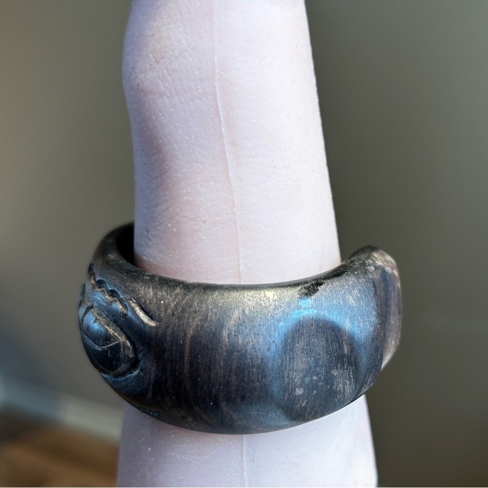 Vintage Hand-Carved Dark Wood Leaf Cuff Bangle - Picture 7 of 11